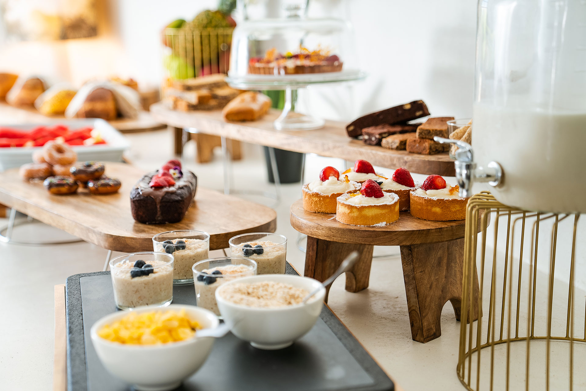 Koukoumi Vegan Hotel restaurant desserts buffet