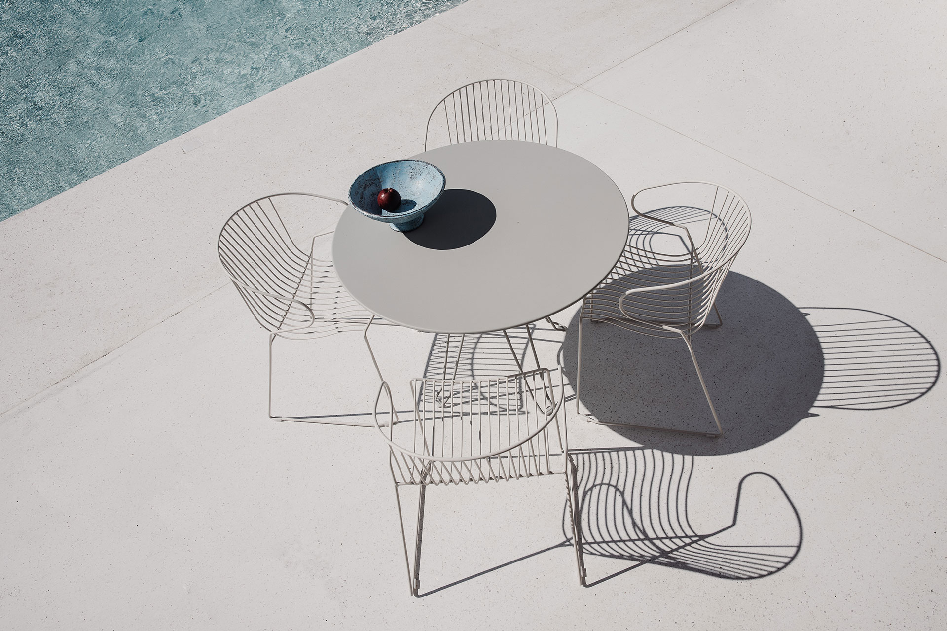 Koukoumi Vegan Hotel restaurant outdoor table