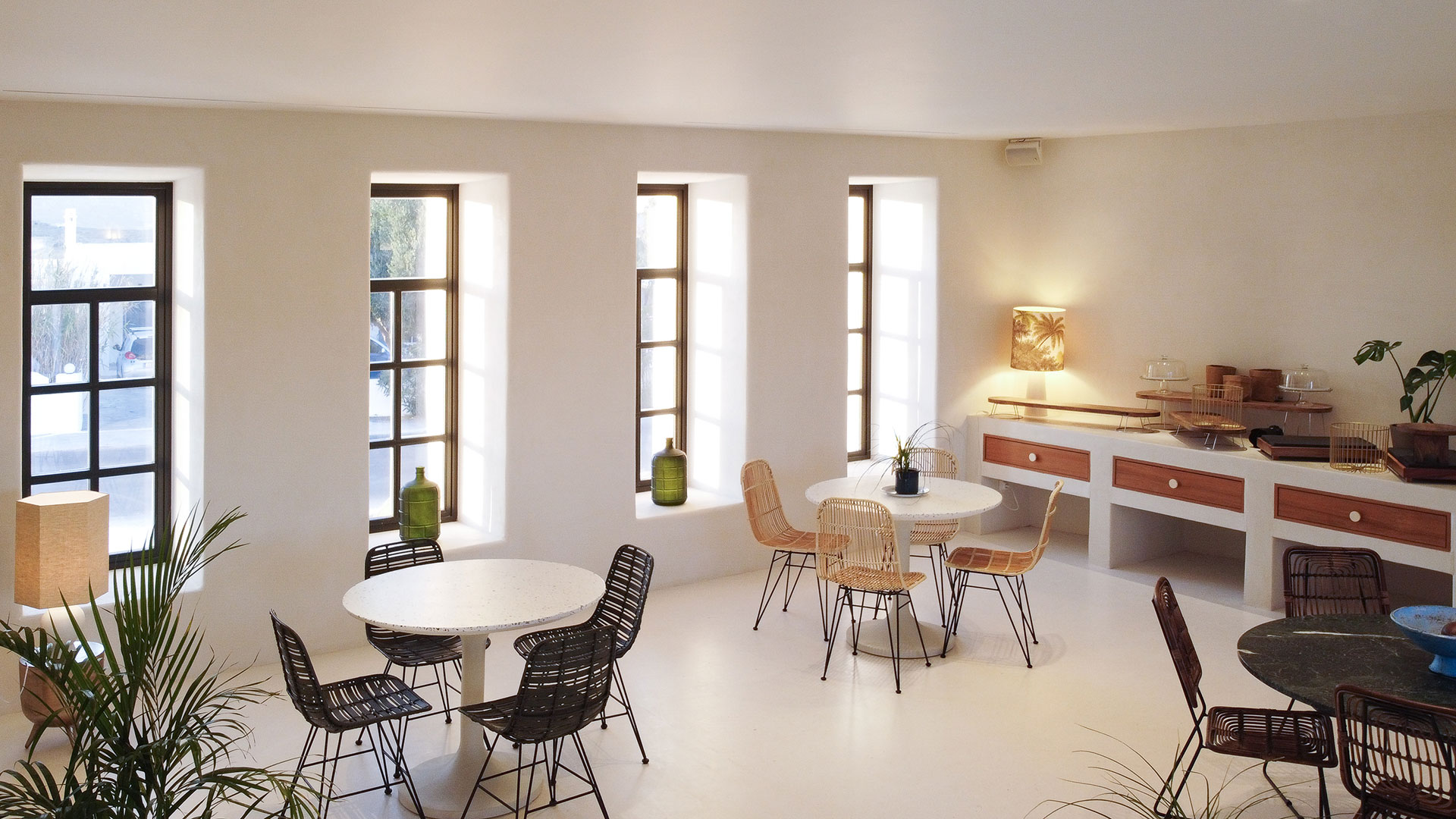 Koukoumi Vegan Hotel restaurant sitting area