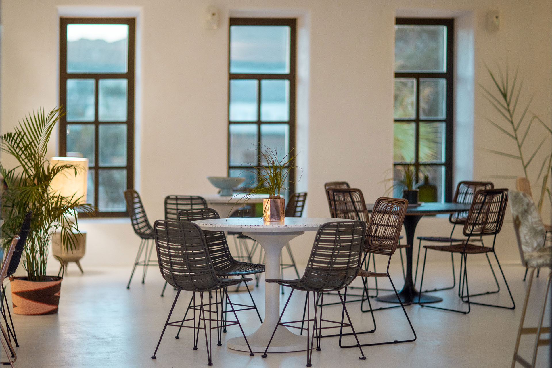 Koukoumi Vegan Hotel restaurant sitting area