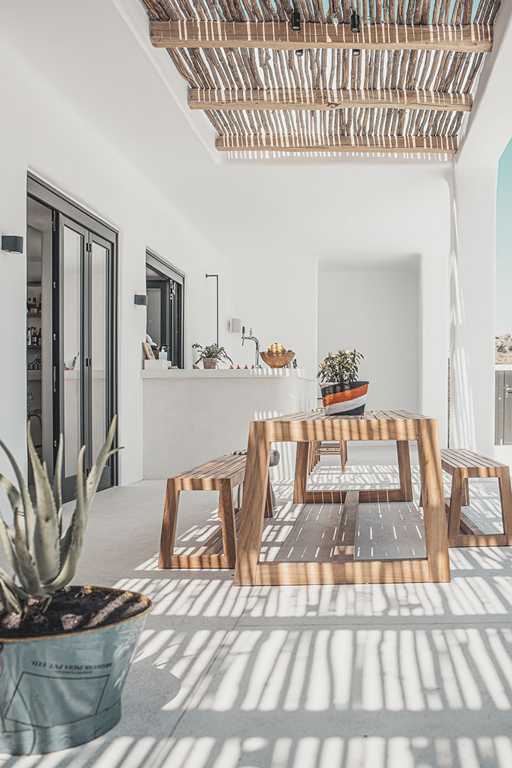 Koukoumi Vegan Hotel restaurant outdoor long table