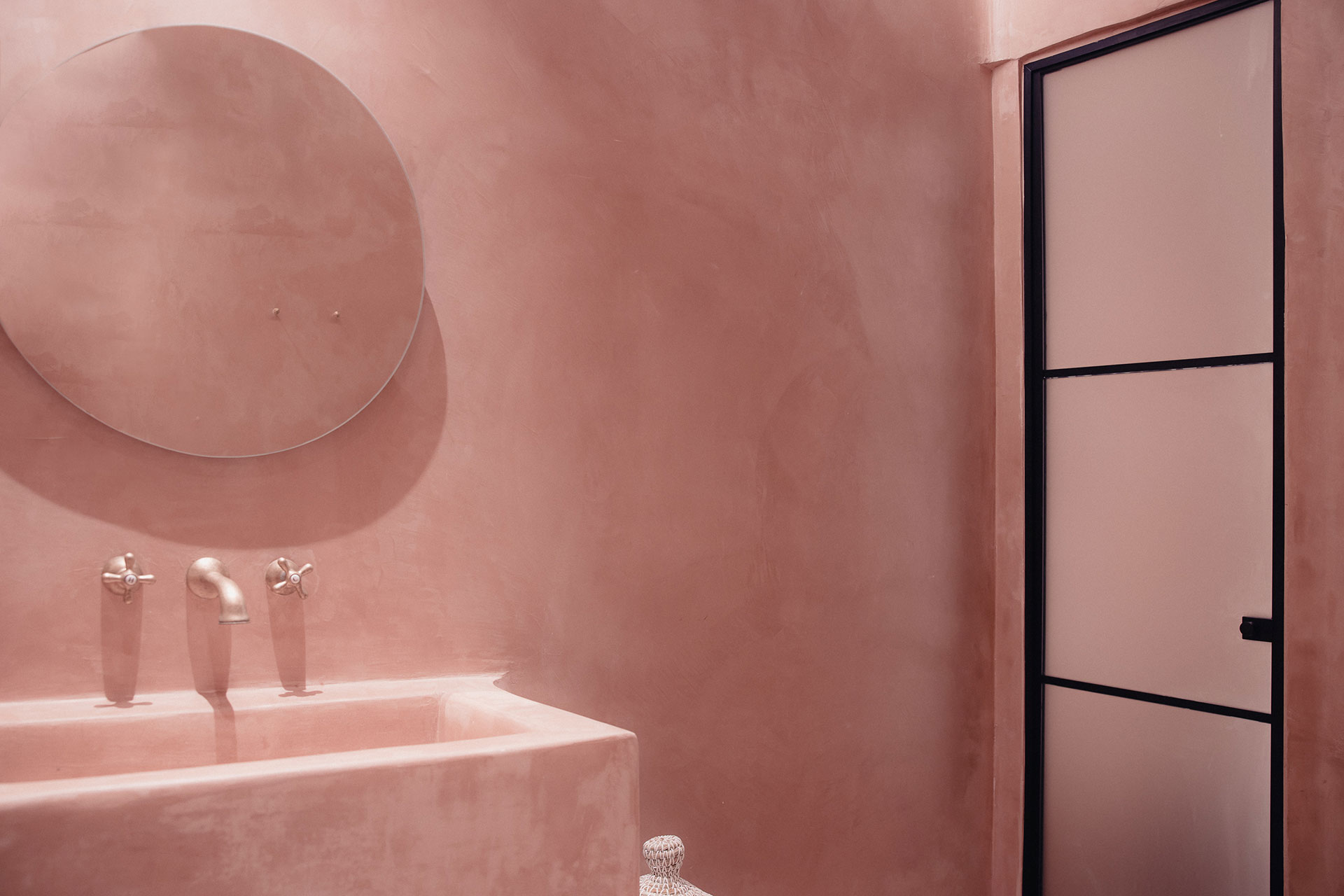 Koukoumi Vegan Hotel spa bathroom