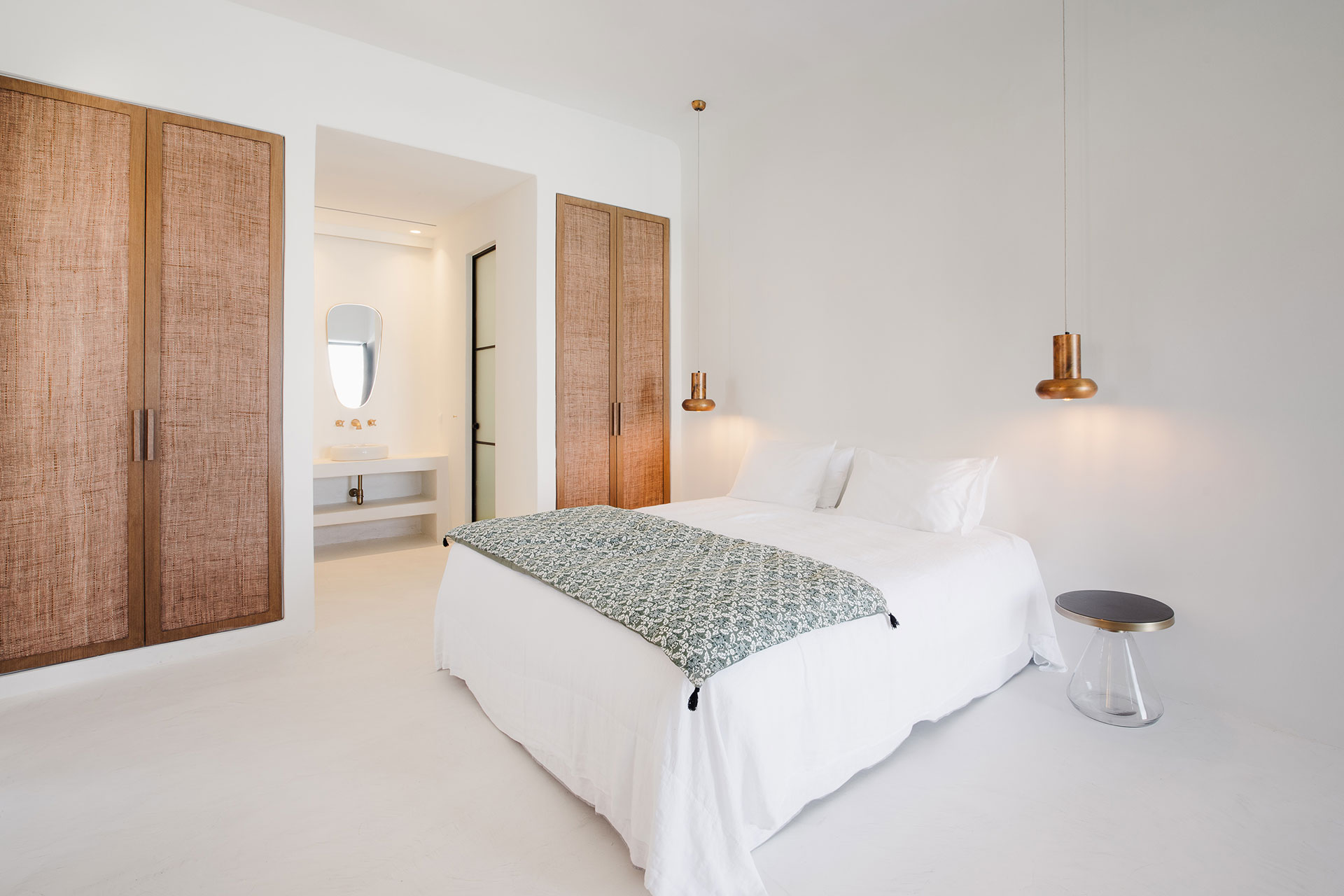 Koukoumi Vegan Hotel koukoumi suite double bed and interior